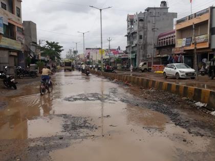 The main road in the city of Risod will re-constructed | रिसोड शहरातील मुख्य रस्ता टाकणार कात!