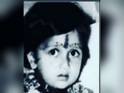 Riteish Deshmukh Childhood Photo Viral On Social Media | कोण आहे हा चिमुकला ? जो आहे बॉलिवूडमधला आघाडीचा अभिनेता !