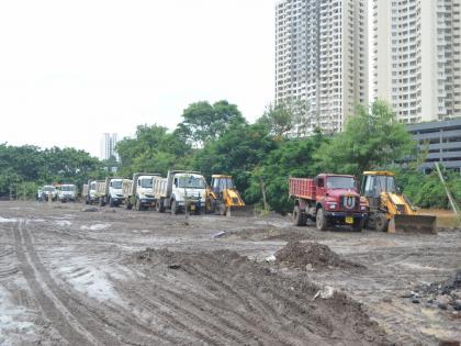 After being hit by the flood the municipal corporation woke up 204 dumper removed from the riverbed | Pune Flood: पुराचा फटका बसल्यानंतर आली महापालिकेला जाग; नदीपात्रातून काढला २०४ डंपर राडारोडा