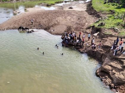 Two died after drowning in Pedi river in Vazarkhed | वझरखेडमधील पेढी नदीच्या पात्रात बुडून दोघांचा मृत्यू