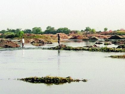 Since the boat is closed | होडी बंद असल्याने शाळेला दांडी