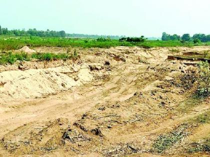 Infiltration of sand mafias from Madhya Pradesh into Maharashtra | मध्य प्रदेशातील रेतीमाफियांची महाराष्ट्रात घुसखाेरी; बावनथडी नदीचे पात्र पोखरले