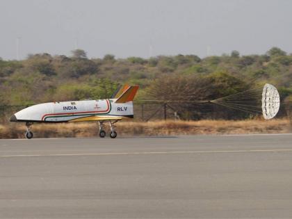 Isro celebrates success The launch vehicle is reusable RLV equipped with advanced technology | इस्त्रोचे यश! प्रक्षेपण यान पुन्हा वापरता येणार, RLV प्रगत तंत्रज्ञानाने सुसज्ज