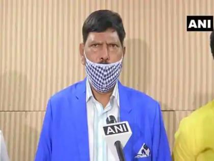 "It's been a year since the government came, why aren't there any arrests?", ramdas athwale | 'सरकार येऊन एक वर्ष झालं, अजूनही भिडे अन् एकबोटेंना अटक का नाही?'