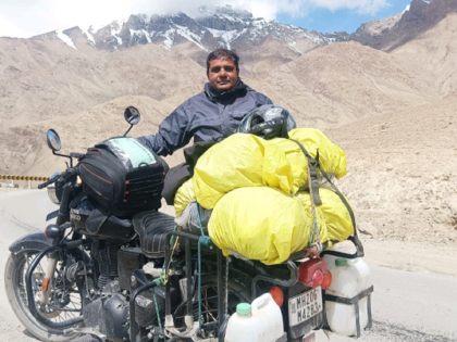 ZP teacher Anil Deshmukh from Paithan travels 6 thousand km on bullet; Directly reach the world's highest road Ladakh's Chisumle-Demchok | ZP शिक्षक बुलेटवर पोहचला जगातील सर्वात उंच रस्त्यावर; २३ दिवसांत ६ हजार किमी प्रवास