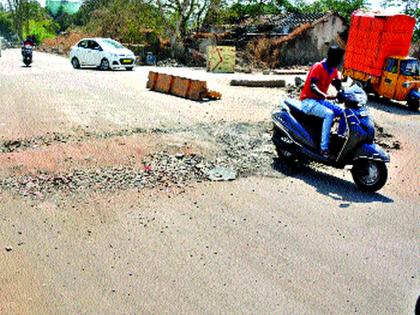 The new concrete roads have obstacles | नव्या काँक्रिट रस्त्यांवर अडथळे कायम