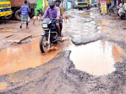 Nagpur: 587 kilometers of roads in damaged condition due to excessive rainfall in rural areas | नागपूर ग्रामीण भागात अतिवृष्टीमुळे ५८७ किलोमीटर लांबीचे रस्ते नादुरुस्त