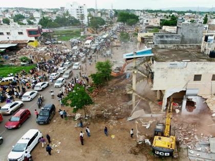 Encroachments demolished, now the Municipal Corporation will demand Rs 1,000 crore from the National Highway for 200 feet wide roads | अतिक्रमण पाडले,आता २०० फुट रुंद रस्त्यांसाठी NHAकडे मनपा करणार १ हजार कोटींची मागणी Encroachments demolished, now the Municipal Corporation will demand Rs 1,000 crore from the National Highway for 200 feet wide roads | अतिक्रमण पाडले,आता २०० फुट रुंद रस्त्यांसाठी NHAकडे मनपा करणार १ हजार कोटींची मागणी