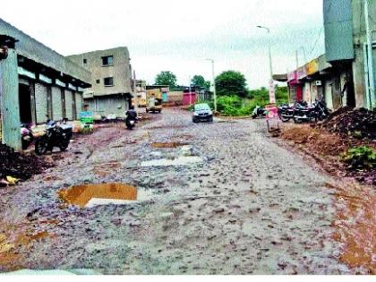  Rubbishing the rules: Tasgaon municipal corporation contributes to corruption: 34 lakhs in the name of roads | नियमांना फाटा देत तासगाव पालिकेत भ्रष्टाचाराच्या वाटा : रस्त्यांच्या नावाखाली ३४ लाखांचा चुराडा