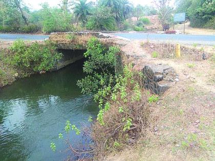  Dahanu-Nashik road canal dangerous | डहाणू-नाशिक मार्गावरील कालवा धोकादायक