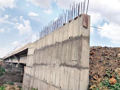 Speed of highway work between Latur - Ahmedpur very slow; Local distress with vehicle owners | लातूर - अहमदपूरदरम्यान महामार्ग कामाची कासवगती; वाहनधारकांसह स्थानिक त्रस्त