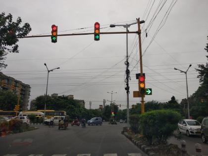 Press the button, stop the traffic and cross the road ! Pelican signal, Nashik residents choose smart option | बटण दाबा, ट्रॅफिक थांबवा अन् रस्ता ओलांडा!; नाशिककरांनी निवडला स्मार्ट पर्याय