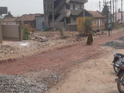 Patchwork of roads, lime being applied to vaults; Mhaisal-Narwad road | रस्त्यांचे पॅचवर्क की, तिजोरीला लावला जातोय चुना; म्हैसाळ-नरवाड मार्गावरील चित्र