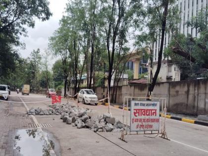pimpari-chinchwad The rain came rushing in, the roads in the industrial city were washed away..! The administration says that the potholes will be repaired when the rains stop. | पाऊस आला धावून, उद्योगनगरीतील रस्ते गेले वाहून..!प्रशासन म्हणतंय पाऊस उघडल्यावर खड्डे दुरुस्तीचे पाहू pimpari-chinchwad The rain came rushing in, the roads in the industrial city were washed away..! The administration says that the potholes will be repaired when the rains stop. | पाऊस आला धावून, उद्योगनगरीतील रस्ते गेले वाहून..!प्रशासन म्हणतंय पाऊस उघडल्यावर खड्डे दुरुस्तीचे पाहू