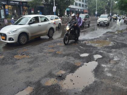 How the potholes were filled Washed away in two days Pune Municipal Corporation spent millions in water | PMC: असे कसे खड्डे बुजवले; दोनच दिवसात वाहून गेले, पुणे महापालिकेचा लाखोंचा खर्च पाण्यात