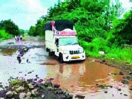 Farmers get stuck, all fours are stuck ..! | शेतकरी अडकले, चौपदरीकरण रखडले..! निवाड्यात नसलेल्या जमिनी तशाच