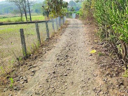 Ware-Khairpada road condition in Karjat taluka, road connecting Karjat-Murbad state highway | कर्जत तालुक्यातील वारे-खैरपाडा रस्त्याची दुरवस्था, कर्जत-मुरबाड राज्य महामार्गाला जोडणारा रस्ता