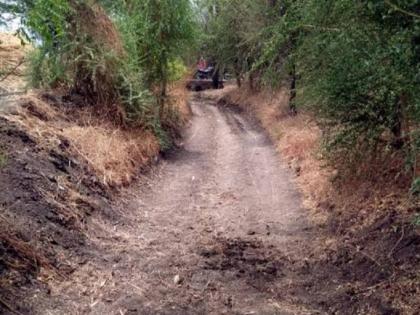 Farmers' 'way' through mud; 1220 works of Panand roads started, only 463 started! | शेतकऱ्यांची ‘वाट’ चिखलातून; पाणंद रस्त्यांच्या १२२० कामांना कार्यारंभ, सुरू फक्त ४६३!