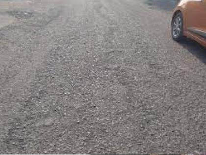 11 lakh bill to the contractor without asphalting the road, incident in Satara | रस्त्याचे डांबरीकरण न करताच ठेकेदाराला ११ लाखांचे बिल, सातारा जिल्हा परिषदेचा गलथान कारभार