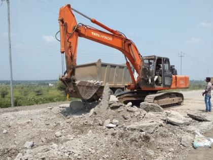 Shegaon - Pandharpur road construction low standard | शेगाव- पंढरपूर रस्ता बांधकामाला निकृष्टतेचे ग्रहण