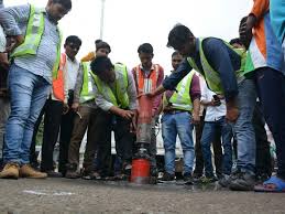 corupction in roads work; Now look at the action | रस्त्यांच्या कामातील खाबूगिरी चव्हाट्यावर; आता कारवाईकडे लक्ष!