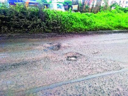 The quarry line from Katraj to Dehurode highway! | कात्रज ते देहूरोड महामार्गावर खड्ड्यांची रांग !