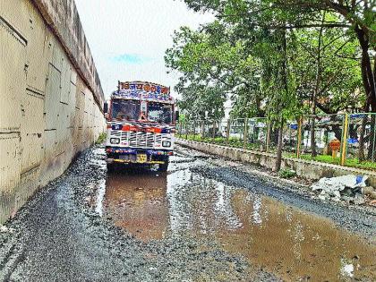 Accident due to pits on Sion-Panvel Highway | सायन-पनवेल महामार्गावर खड्ड्यांमुळे अपघात