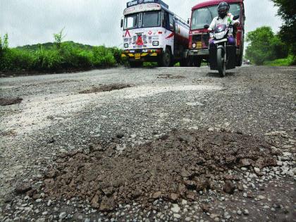 Uran-JNPT became the highway of the problem, the pothole pits | उरण-जेएनपीटी बनला समस्यांचा महामार्ग, खड्डेच खड्डे