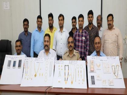 11 people including four gangsters were arrested by crime branch police | चार टोळ्य़ांच्या म्होरक्यांसह 11 जणांना गुन्हे शाखेच्या पोलिसांनी केले जेरबंद