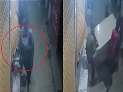 Robbery Video: Five Thieves, Five Seconds and a Cloth; see shocking robbery video | Robbery Video: एक कपडा, पाच चोरटे आणि अवघे पाच सेकंद; चोरट्यांचा कारनामा पाहून बसेल धक्का