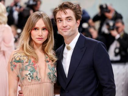 Twilight fame actor Robert Pattinson going to be a father soon girlfriend announces pregnancy | Twilight फेम अभिनेता रॉबर्ट पॅटिन्सन बाबा होणार, गर्लफ्रेंडने केली प्रेग्नंसीची घोषणा