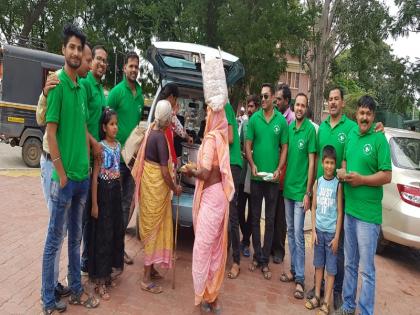 RobinHood Army serving the hungry of the poor | गरिबांची भूक भागविणारी रॉबिनहूड आर्मी