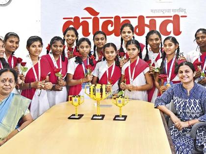 meet school girls from Akola, a tale of a Robot making. | अकोल्यातल्या शाळकरी पोरी भारी, त्यांच्या रोबोटची आता अमेरिका स्वारी!