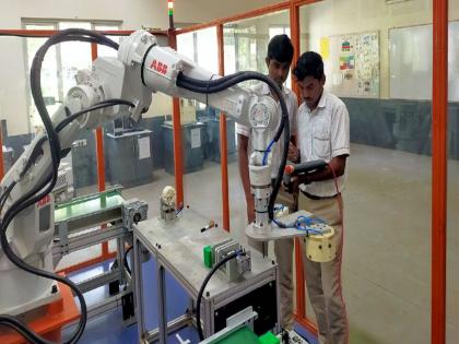 Students, learn 'M.Tech in Robotics and Automation'; Robotics and Automation Center inaugurated today | विद्यार्थ्यांनो शिका ‘एम.टेक इन रोबोटिक्स अँड ऑटोमेशन’; रोबोटिक्स आणि ऑटोमेशन केंद्राचे आज उद्घाटन Students, learn 'M.Tech in Robotics and Automation'; Robotics and Automation Center inaugurated today | विद्यार्थ्यांनो शिका ‘एम.टेक इन रोबोटिक्स अँड ऑटोमेशन’; रोबोटिक्स आणि ऑटोमेशन केंद्राचे आज उद्घाटन
