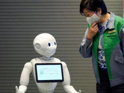 Japan debuts Robots in hotels to handle corona | ‘पेपर’ नावाचा रोबोट घेणार कोरोना रुग्णांची काळजी