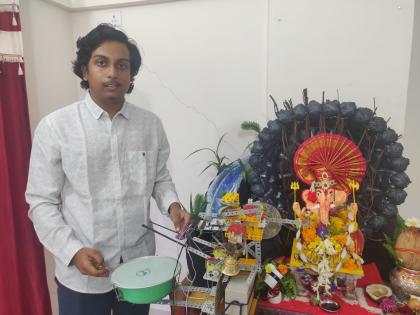 Aarti performing robot made by an eleventh grader vinit deshmukh at Pune | अकरावीत शिकणाऱ्या मुलाने बनवला आरती करणारा रोबोट 