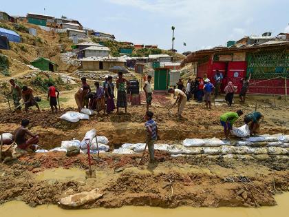 Rohingya say Myanmar targeted the educated in genocide | म्यानमारने आमच्या सुशिक्षित लोकांची हत्या केली- रोहिंग्यांचा आरोप