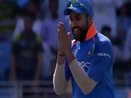 India vs Pakistan: why rohit sharma folding his hands in front of yuzvendra chahal | India vs Pakistan : पाकिस्तानविरुद्धच्या सामन्यात रोहित शर्माने जोडले चहलपुढे हात