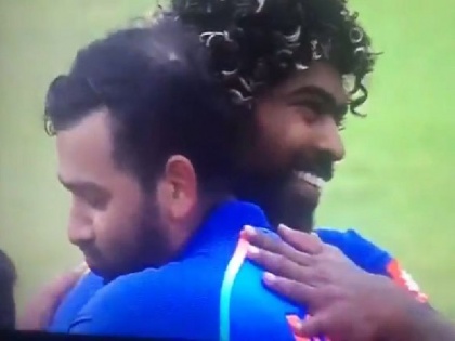 Rohit hugged Malinga after Virat Kohli's dismissal | विराट कोहलीला बाद केल्यानंतर रोहितने मलिंगाला मारली मिठी