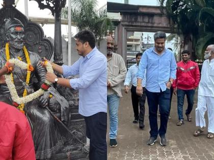 Rohit Pawar's Ganimi Kava entered Belgaum defying the threat of the Chief Minister of Karnataka | Rohit Pawar: रोहित पवारांचा गनिमी कावा, कर्नाटकच्या मुख्यमंत्र्यांची धमकी धुडकावत बेळगावात दाखल 