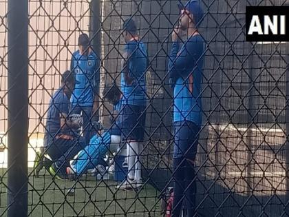 Captain Rohit Sharma has been hit on the right forearm while batting in the nets. Here is he being treated by the physio.  | T20 World Cup, INDvsENG : रोहित शर्माला दुखापत; इंग्लंडचा सामना करण्यापूर्वी भारताला मोठा धक्का!