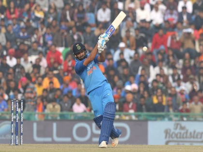 The world's first batsman Rohit Sharma's third double century, Sri Lanka's Dhup Dhoot washed out | जगातला पहिला फलंदाज! रोहित शर्माची तिसरी डबल सेंच्युरी, लंकेला धु-धु धुतलं