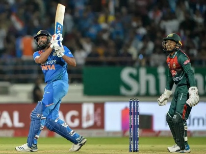 India vs Bangladesh, 3rd T20I : Rohit Sharma is just 2 sixes away from becoming the first Indian, third overall, to smash 400 sixes in international cricket | दोन षटकार अन् रोहित शर्मा इतिहास घडवणार; एकाही भारतीयाला जमला नाही असा चमत्कार
