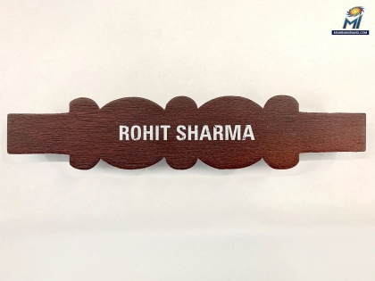 Mumbai Indians share Rohit sharma's name plate, what they wan't to say? | मुंबई इंडियन्सनं पोस्ट केली रोहित शर्माची नेमप्लेट, काय आहे यामागचं कारण?