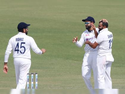 IND vs SL, 1st Test Day 3 Live Updates : Rohit Sharma becomes the second Indian captain to win his maiden Test in charge by an innings after Polly Umrigar | IND vs SL, 1st Test Day 3 Live Updates : कसोटी कर्णधाराच्या पदार्पणात Rohit Sharmaचा मोठा पराक्रम, १९५५/५६ नंतर भारताला मिळाला असा भारी कर्णधार!