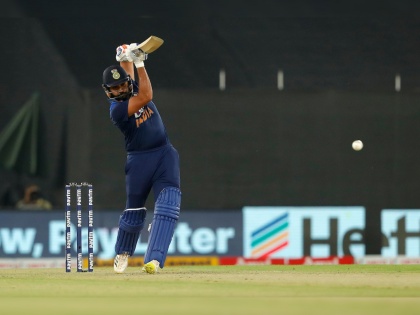 IND vs ENG 5th T20 : Rohit Sharma score 64 runs in 34 ball with 4 four and 5 sixes, break chris gayle record | IND vs ENG 5th T20, Rohit Sharma : रोहित शर्मा सुसाट, ९ चेंडूंत जोडल्या ४६ धावा; पण बेन स्टोक्सनं लावला ब्रेक
