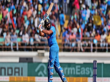 India vs Australia, 3rd ODI: Rohit Sharma completes his 9000 runs in ODI, become 3rd fastest batsman | India vs Australia, 3rd ODI: रोहित शर्माचा विक्रम, हा पराक्रम करणारा जगातला तिसरा जलद फलंदाज