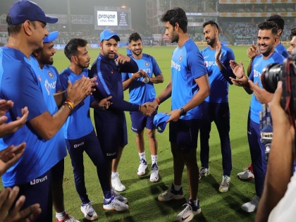 India vs Bangladesh, 1st T20I : Rohit Sharma will become the most capped Indian player in T20Is, He'll go past MS Dhoni | India vs Bangladesh, 1st T20I : रोहित शर्मानं कॅप्टन कूल महेंद्रसिंग धोनीचा विक्रम मोडला