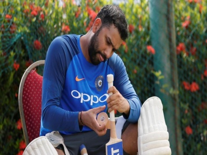India vs Australia : That's why Rohit Sharma is not afraid of Australian pitches! | IND vs AUS : ...म्हणून रोहित शर्मा ऑस्ट्रेलियातील खेळपट्ट्यांना भीत नाही!