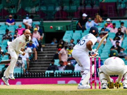 India vs Australia, 3rd Test, Day 2 : The Australians thought they had Rohit Sharma, but a review changes the decision | India vs Australia, 3rd Test : रोहित शर्माला बाद केल्याचा ऑस्ट्रेलियन खेळाडूंचा आनंद क्षणात विरला; जाणून घ्या नेमकं काय झालं 
